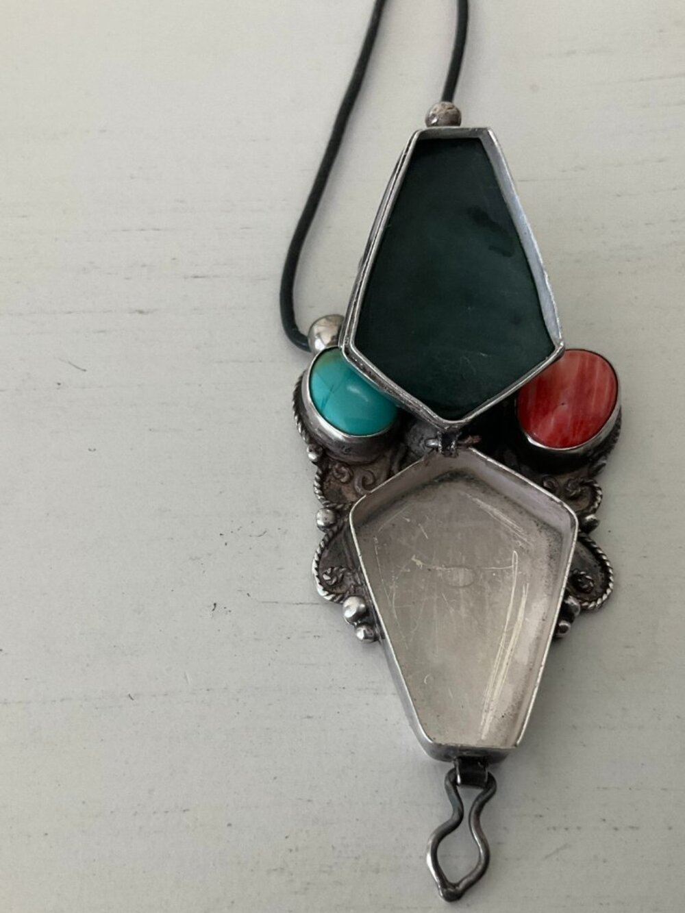 So unique and different, 925 silver carved locket necklac - Picture 8 of 11